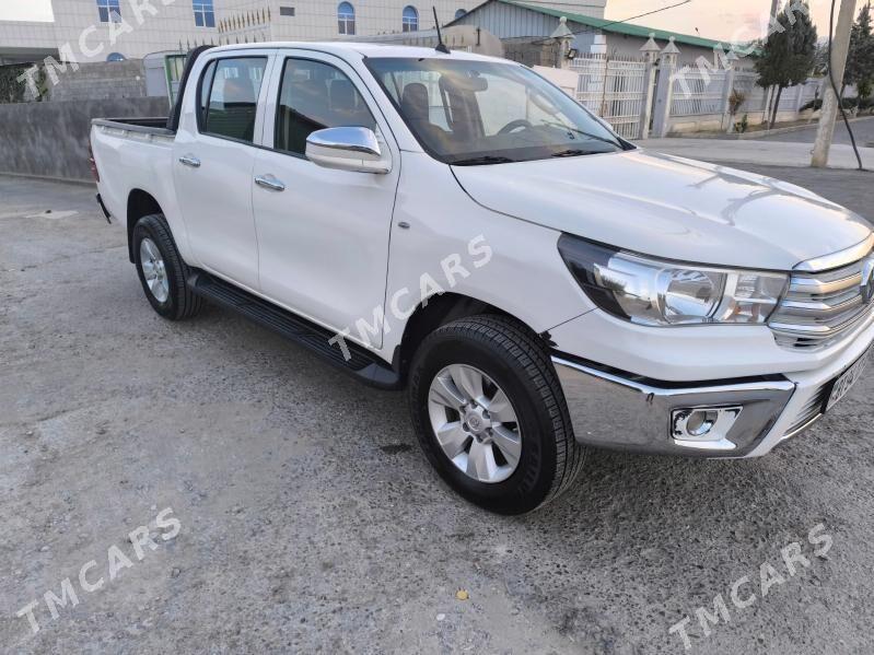 Toyota Hilux 2018 - 440 000 TMT - Бузмеин - img 5