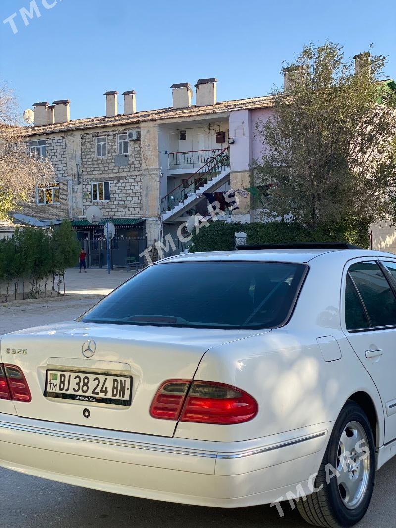 Mercedes-Benz C320 2000 - 120 000 TMT - Балканабат - img 2