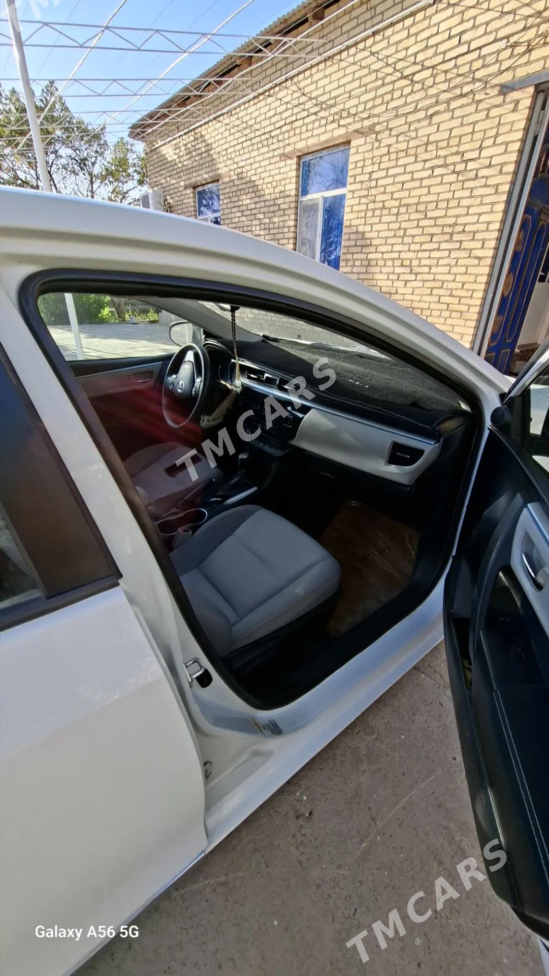 Toyota Corolla 2015 - 220 000 TMT - Фарап - img 3