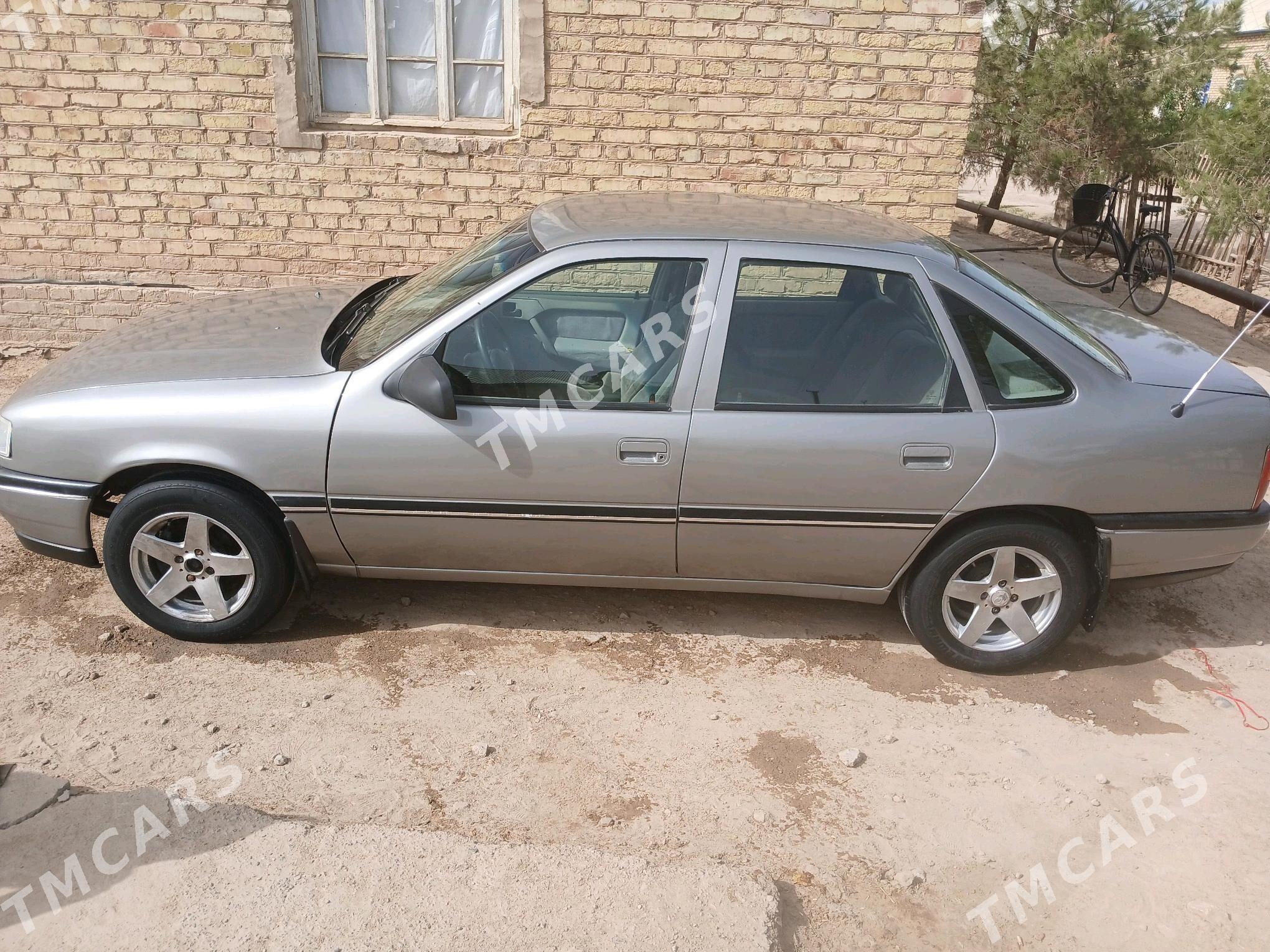 Opel Vectra 1990 - 26 000 TMT - Байрамали - img 4