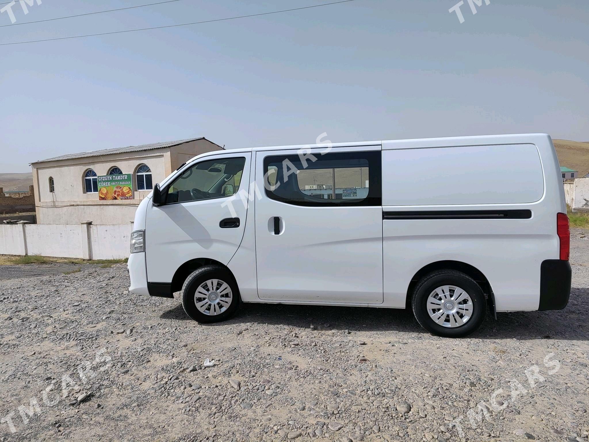 Nissan Urvan 2021 - 320 000 TMT - Mary - img 2