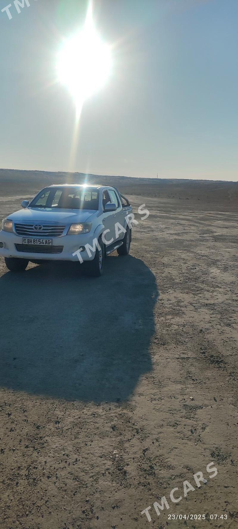 Toyota Hilux 2014 - 300 000 TMT - Ашхабад - img 10
