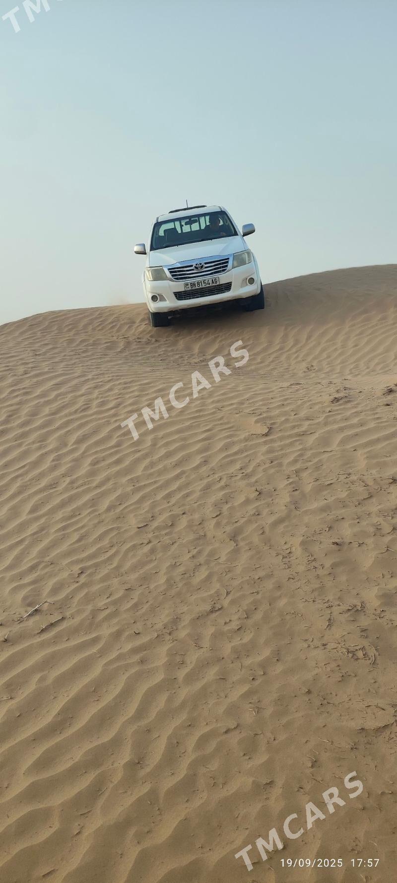 Toyota Hilux 2014 - 300 000 TMT - Ашхабад - img 3
