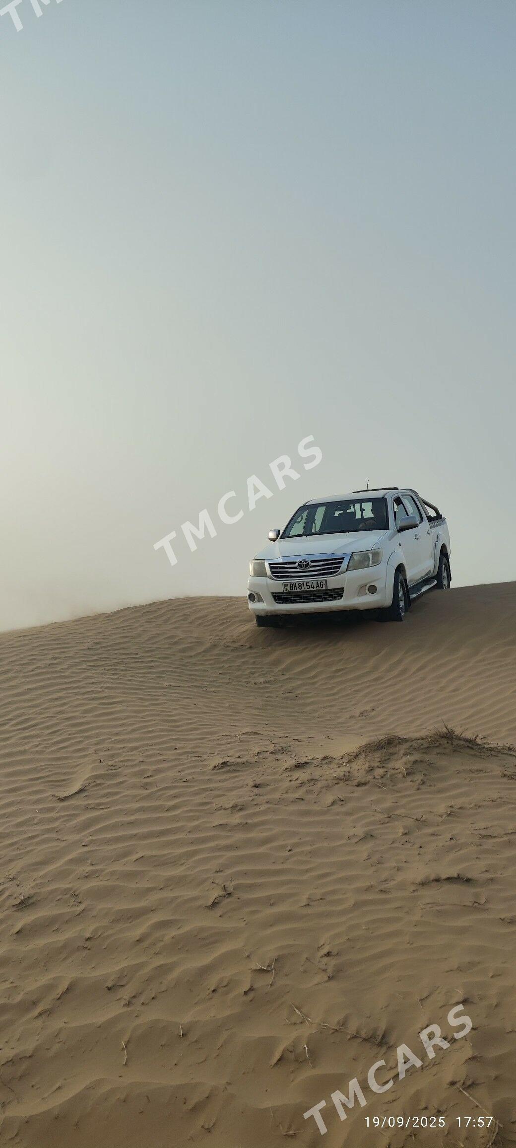 Toyota Hilux 2014 - 300 000 TMT - Ашхабад - img 2