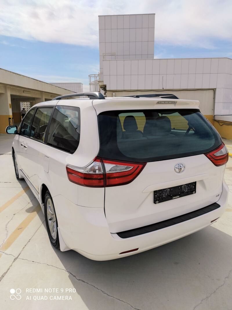 Toyota Sienna 2017 - 370 000 TMT - Мир 2 - img 4