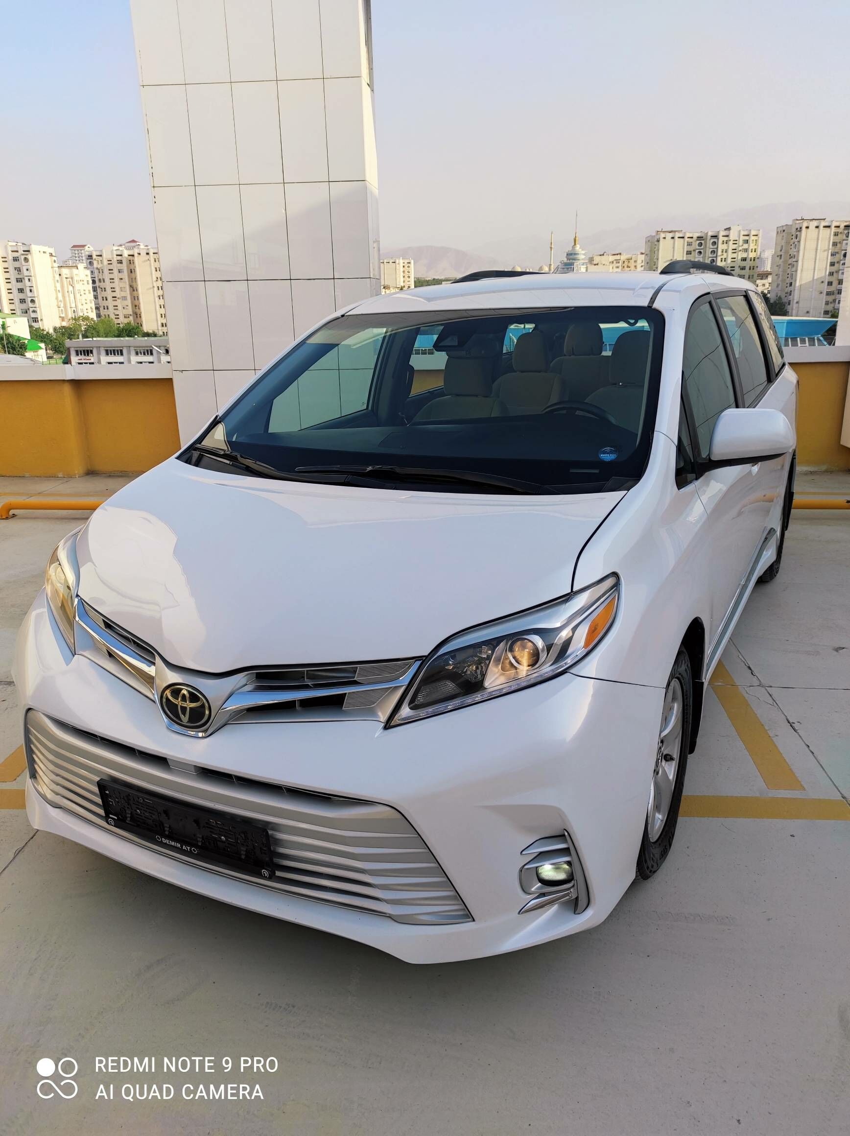 Toyota Sienna 2017 - 370 000 TMT - Мир 2 - img 8