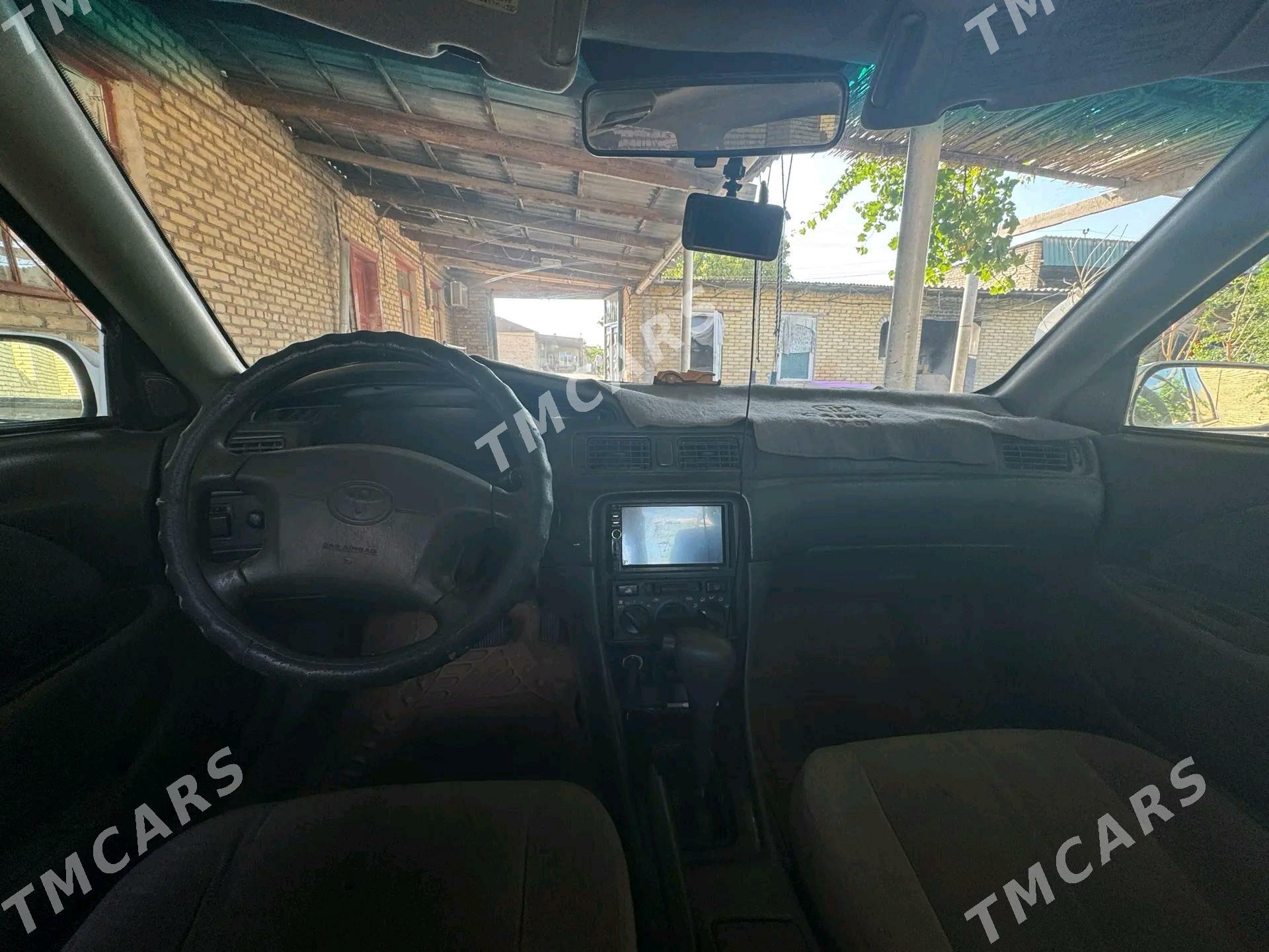 Toyota Camry 1998 - 110 000 TMT - Саят - img 5
