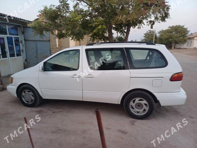 Toyota Sienna 2000 - 130 000 TMT - Hojambaz - img 3