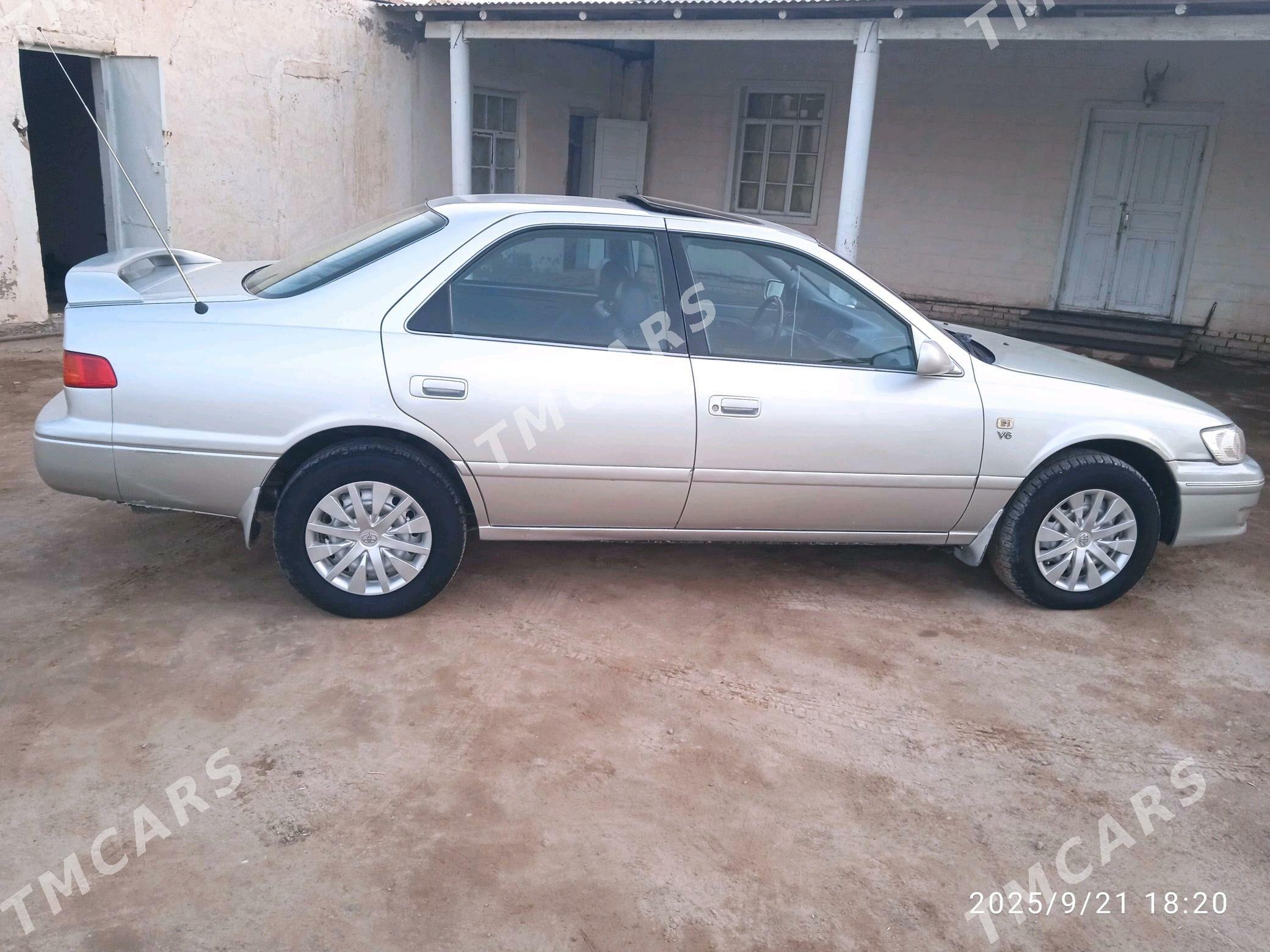 Toyota Camry 2001 - 148 000 TMT - Türkmengala - img 3