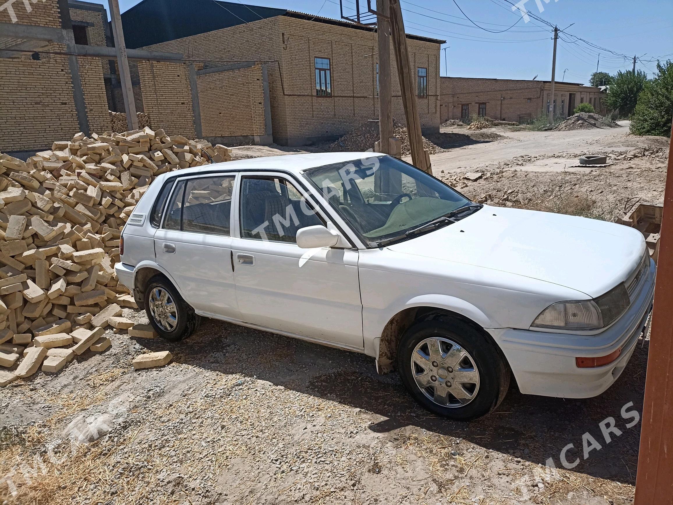 Toyota Corolla 1990 - 30 000 TMT - Çärjew - img 3