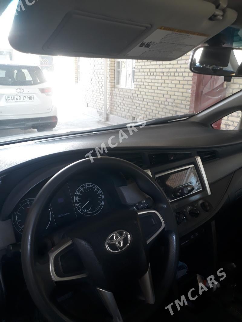 Toyota Innova 2022 - 260 000 TMT - Mary - img 4
