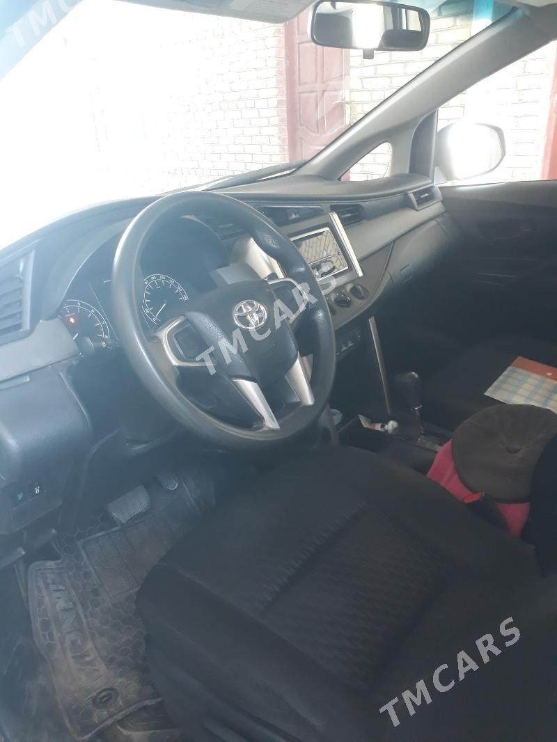 Toyota Innova 2022 - 260 000 TMT - Mary - img 6