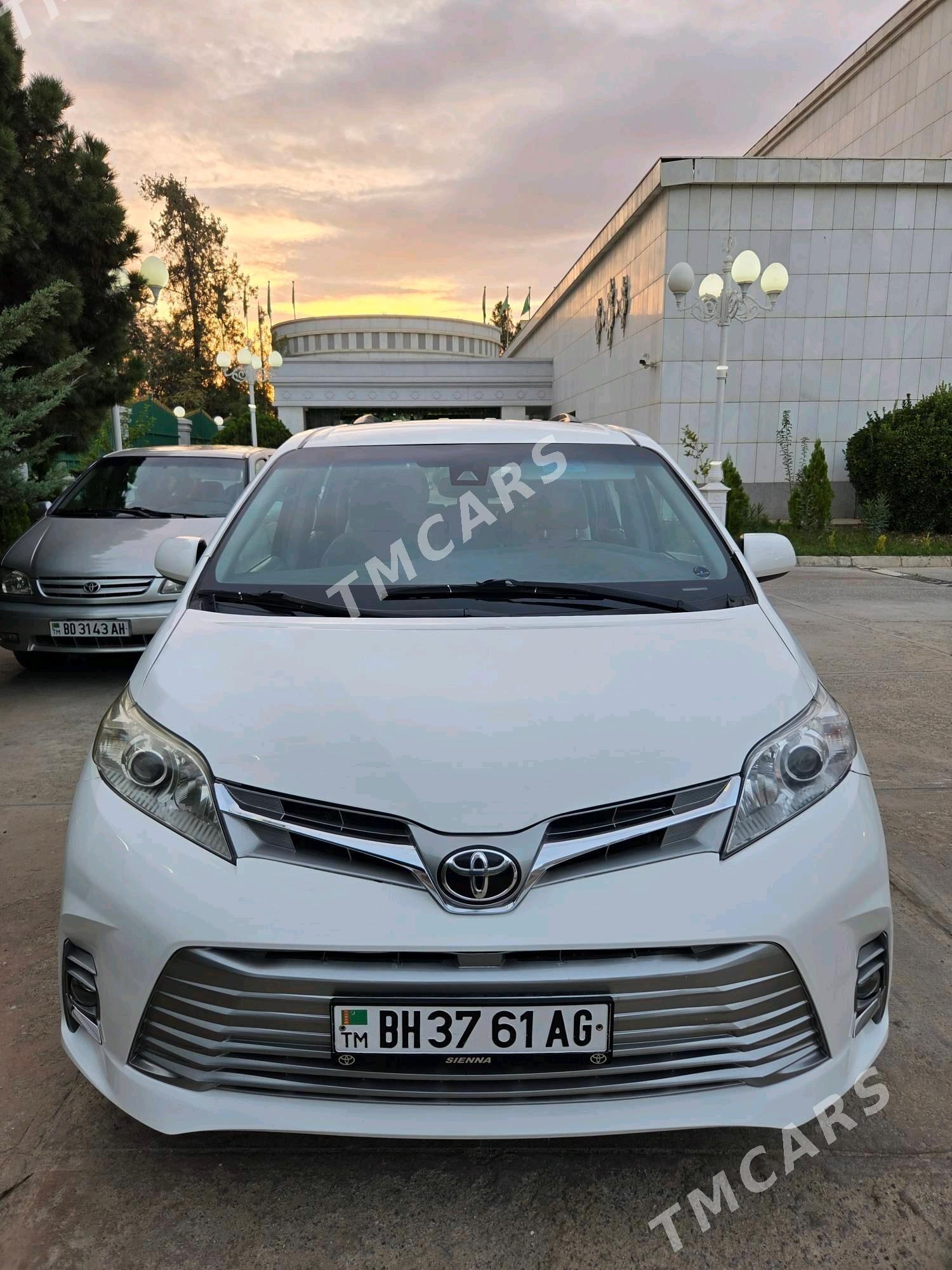 Toyota Sienna 2018 - 370 000 TMT - Ашхабад - img 2