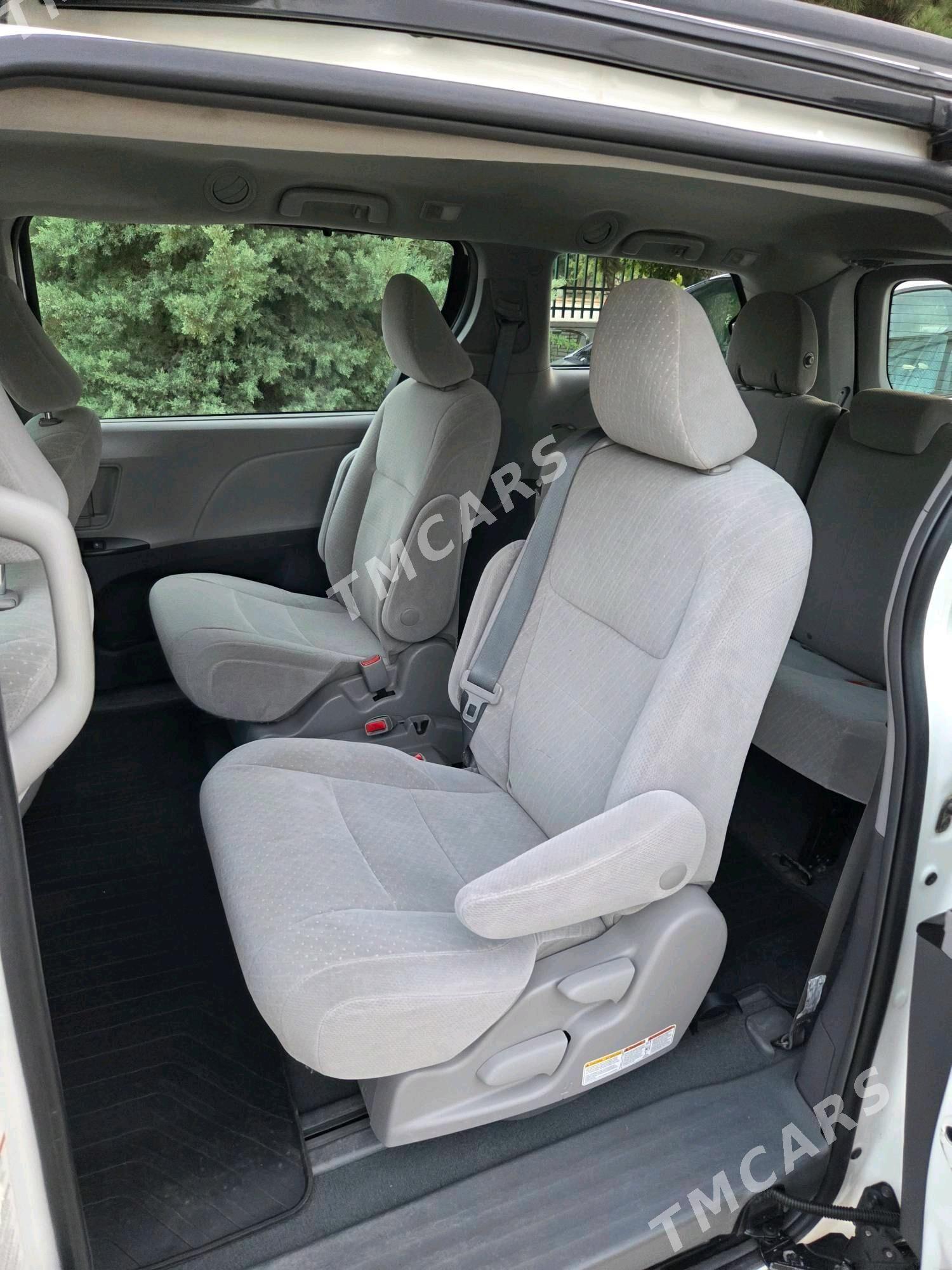Toyota Sienna 2018 - 370 000 TMT - Ашхабад - img 7