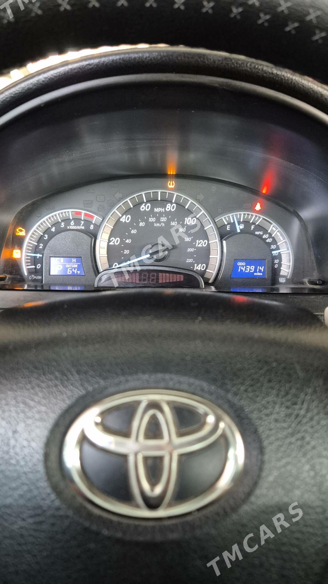 Toyota Camry 2013 - 200 000 TMT - Бузмеин - img 3