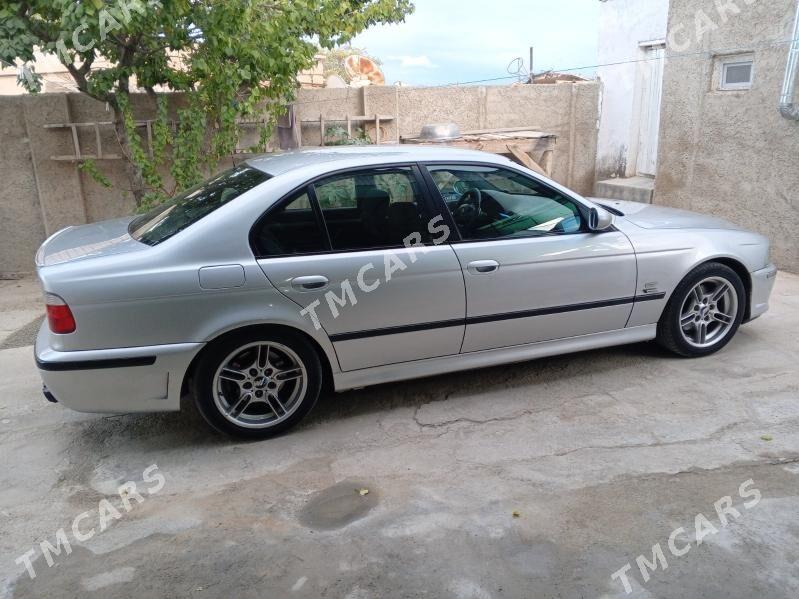 BMW E39 2002 - 140 000 TMT - Türkmenbaşy - img 6