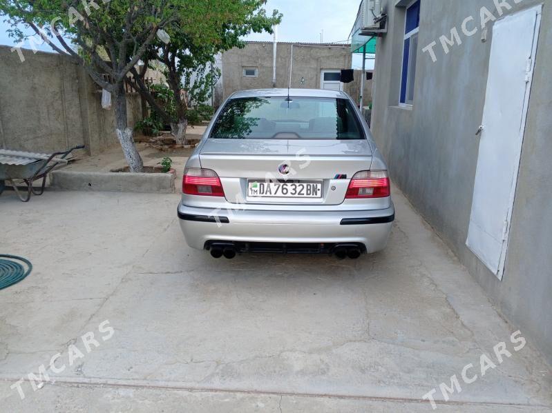 BMW E39 2002 - 140 000 TMT - Türkmenbaşy - img 4