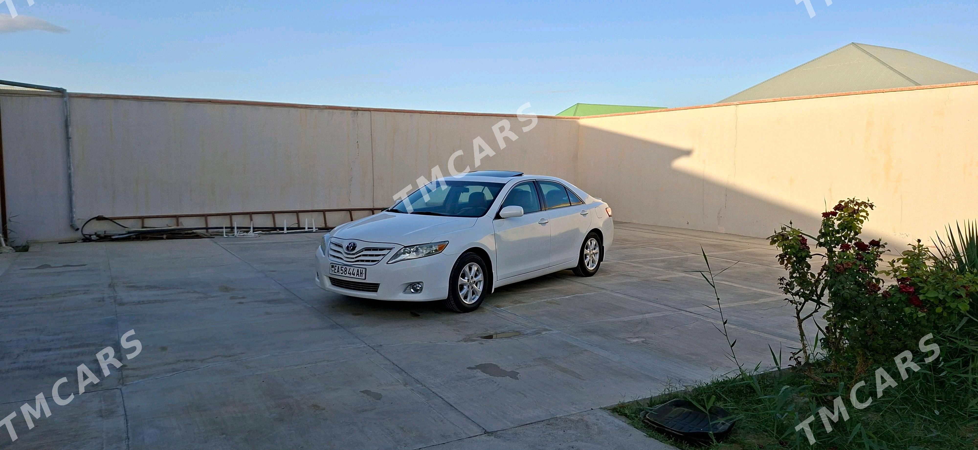 Toyota Camry 2011 - 230 000 TMT - Бахарден - img 2