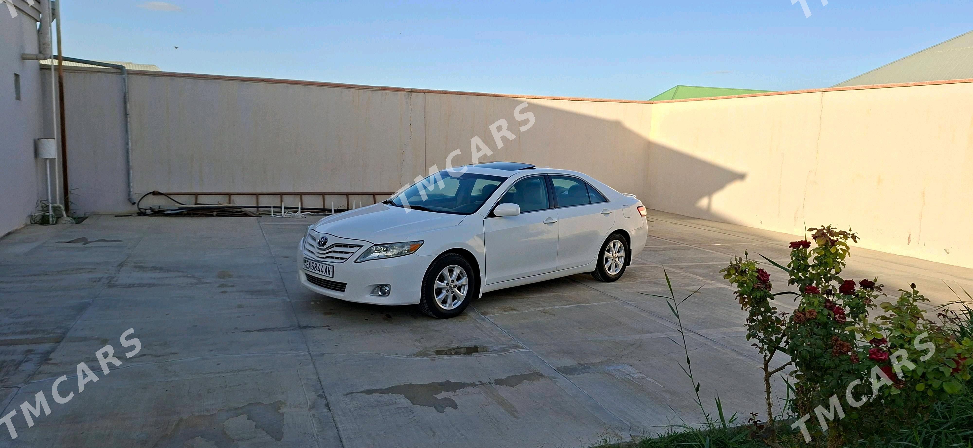 Toyota Camry 2011 - 230 000 TMT - Бахарден - img 5