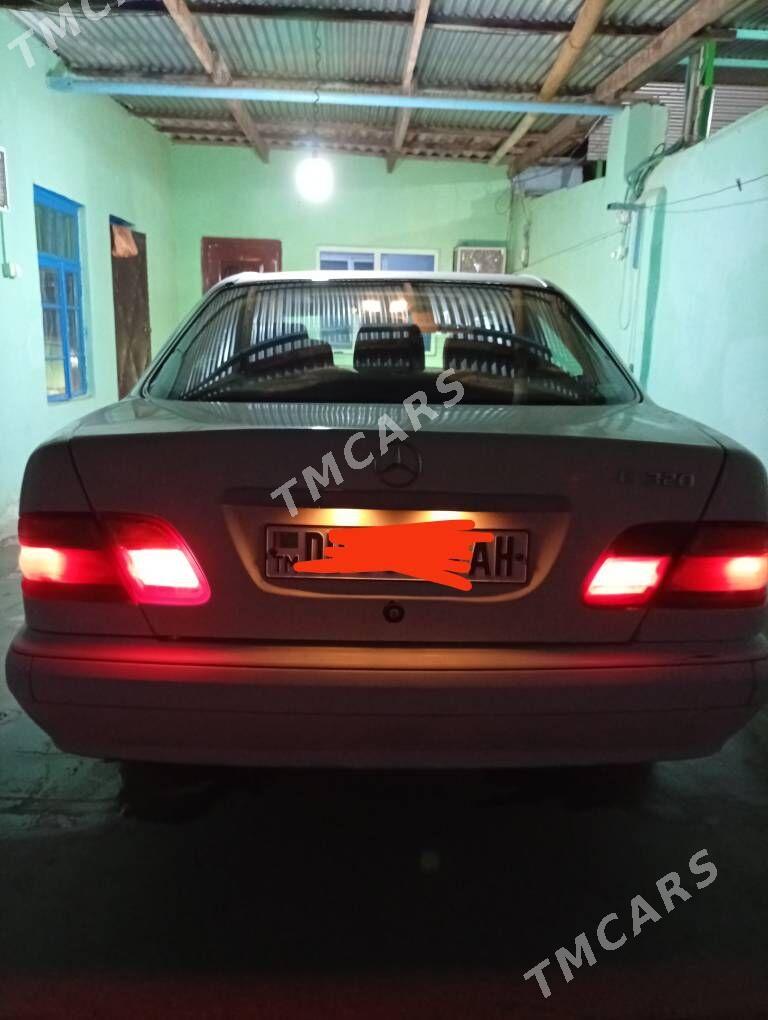 Mercedes-Benz 230E 1999 - 70 000 TMT - Кака - img 2