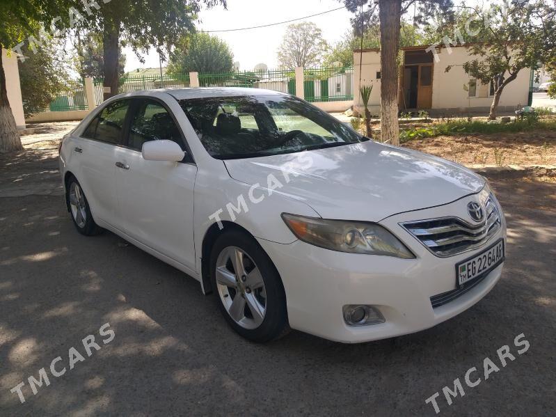 Toyota Camry 2011 - 180 000 TMT - Ким район - img 2