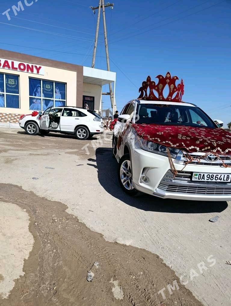 Toyota Highlander 2018 - 500 000 TMT - Керки - img 1