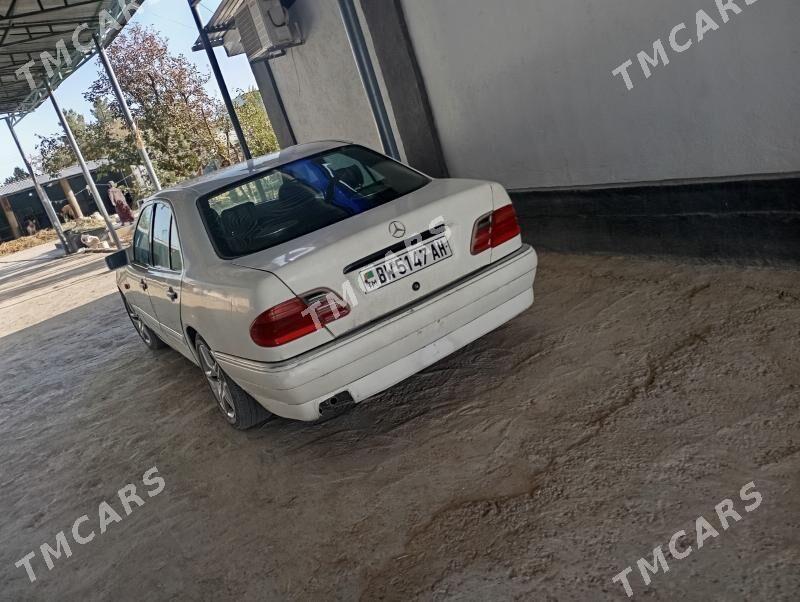 Mercedes-Benz E320 1996 - 55 000 TMT - Анев - img 3