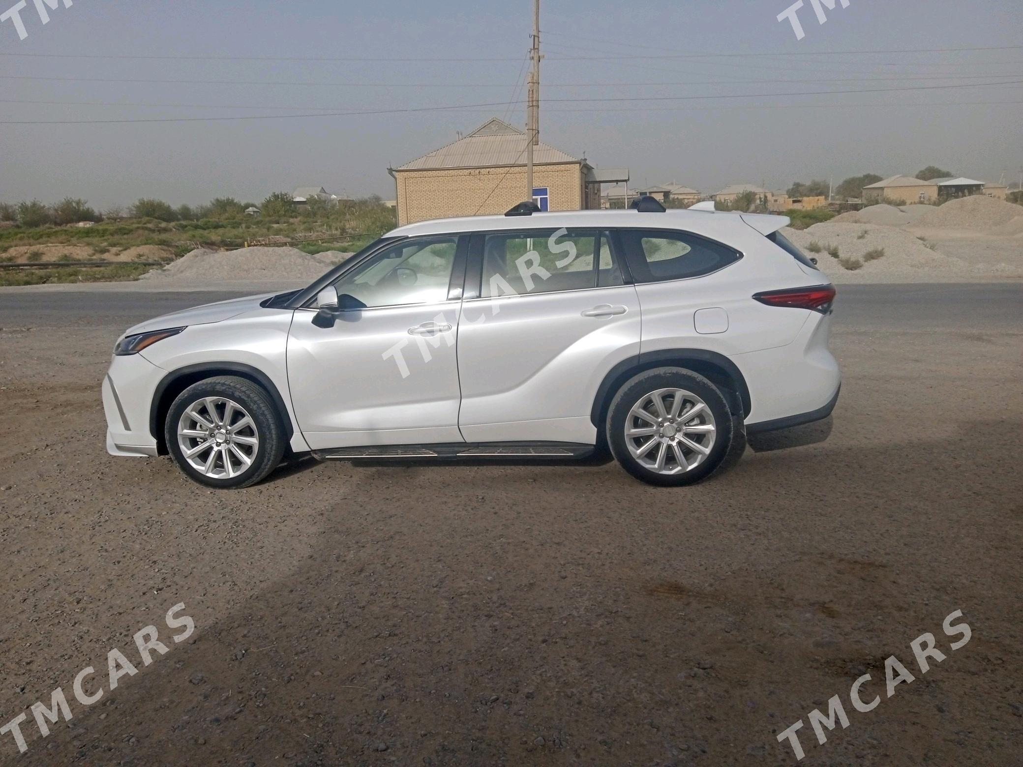 Toyota Highlander 2022 - 490 000 TMT - Мургап - img 3