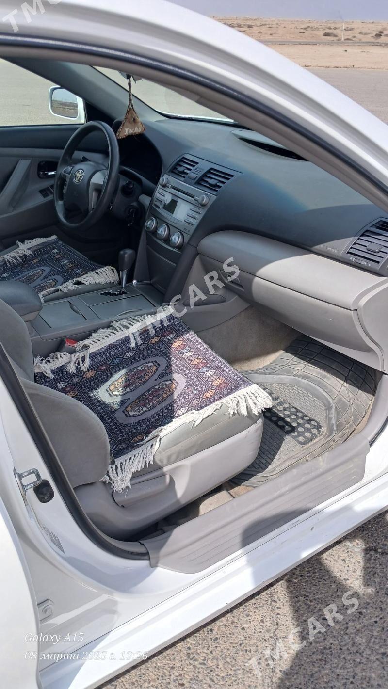 Toyota Camry 2010 - 185 000 TMT - Байрамали - img 6