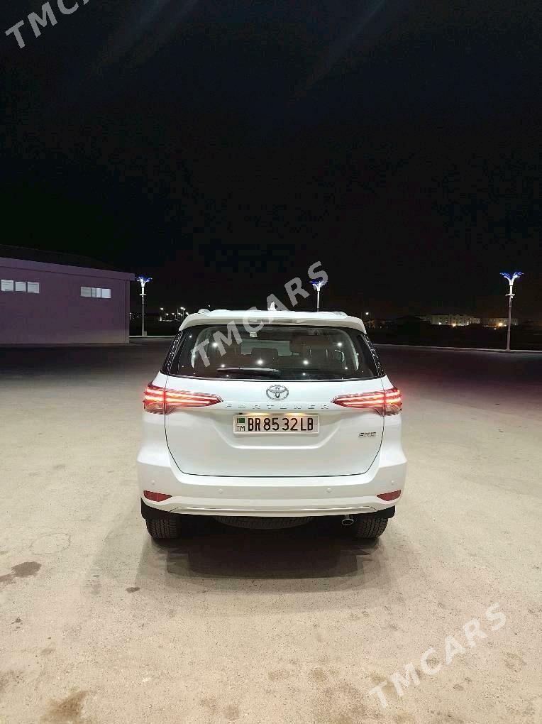 Toyota Fortuner 2023 - 590 000 TMT - Türkmenabat - img 3