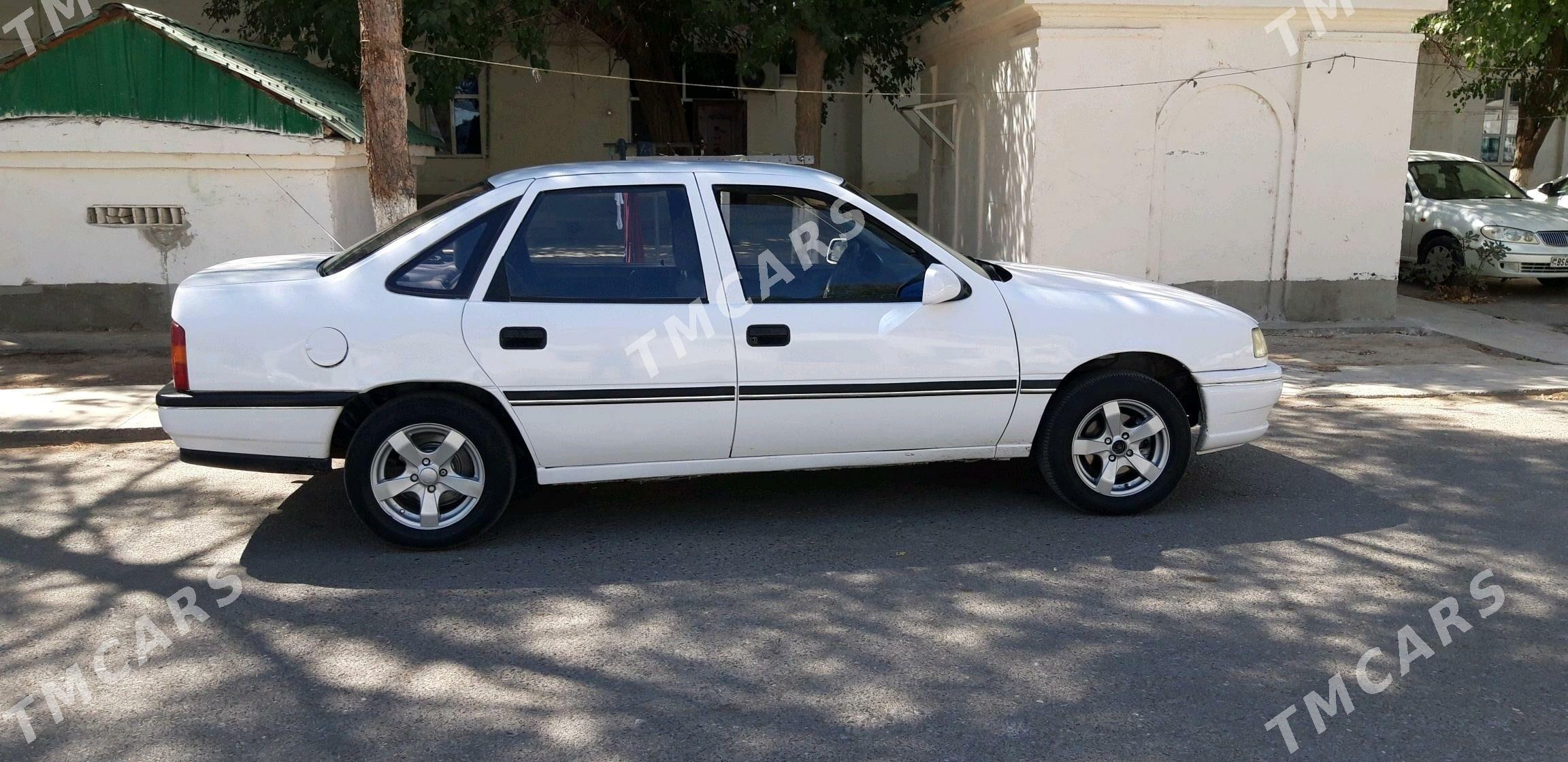 Opel Vectra 1992 - 32 000 TMT - Бахарден - img 2