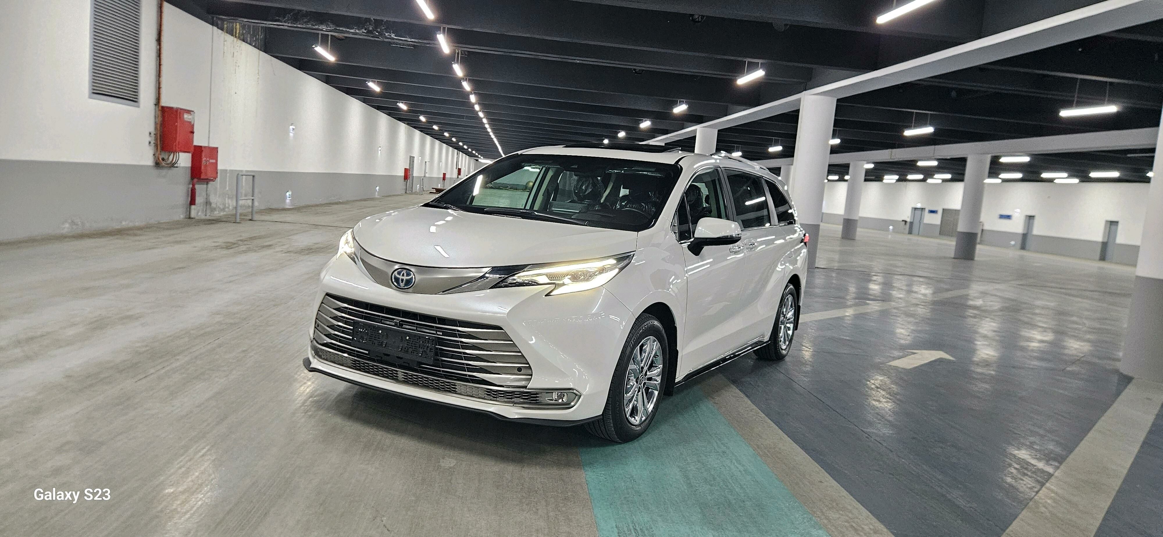 Toyota Sienna 2022 - 695 000 TMT - Aşgabat - img 3