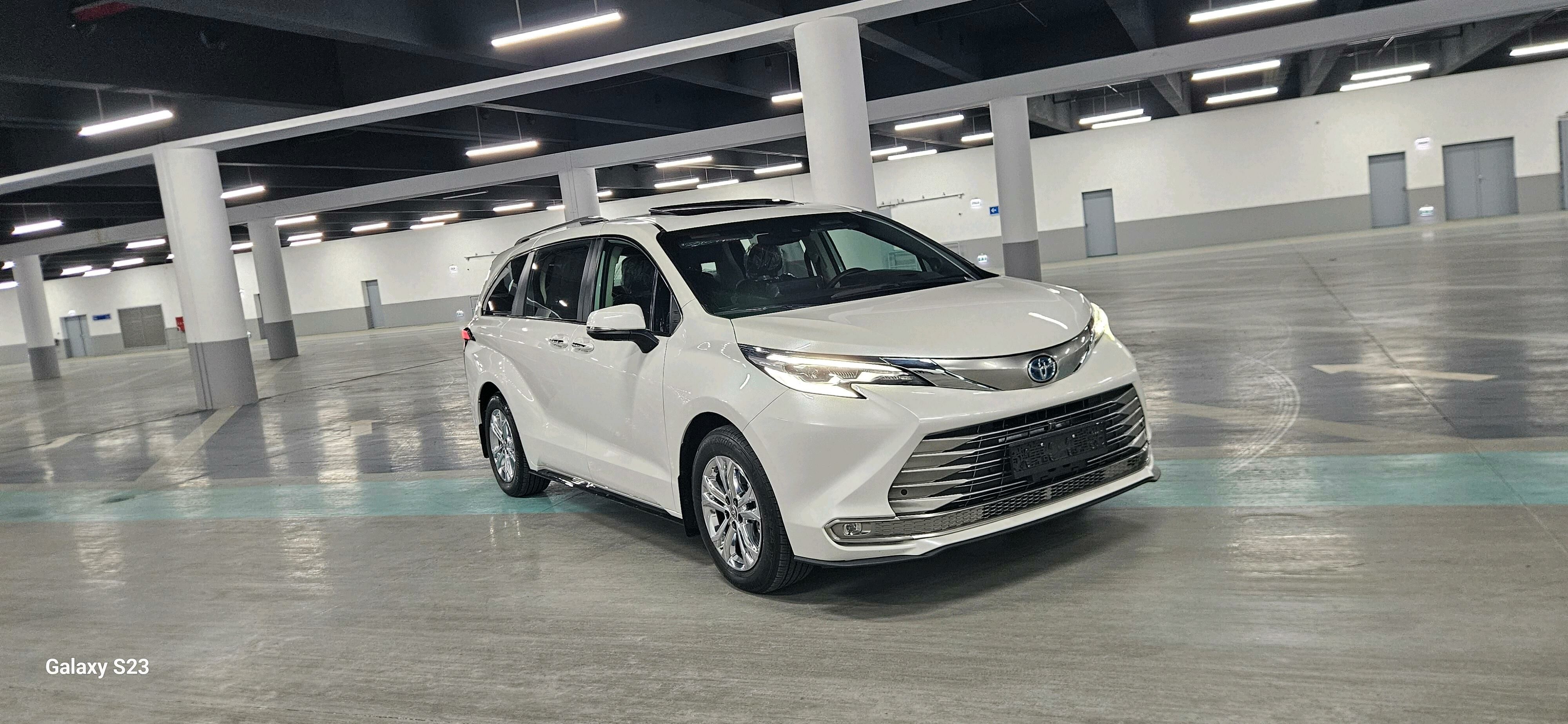 Toyota Sienna 2022 - 695 000 TMT - Aşgabat - img 2
