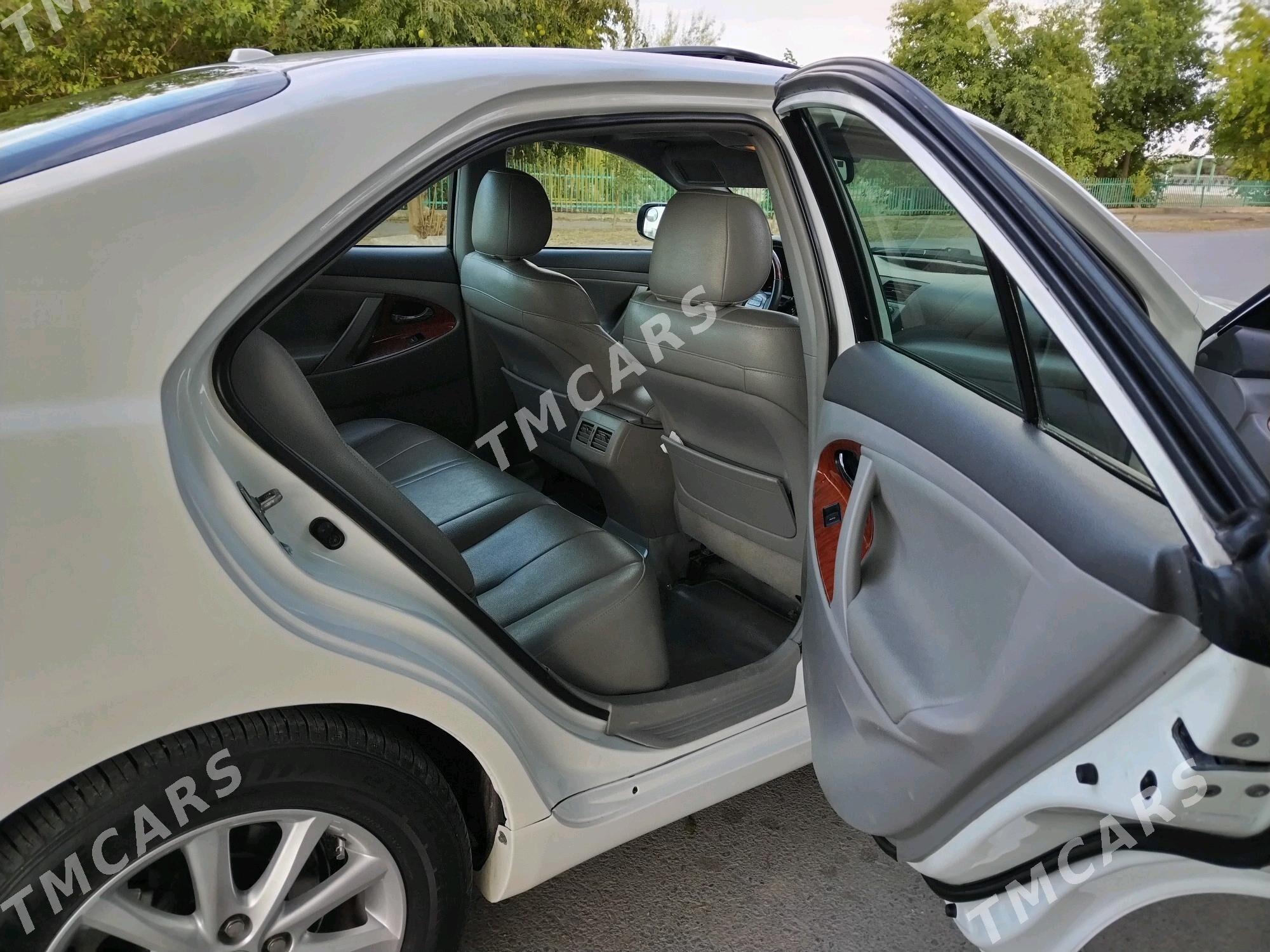 Toyota Camry 2010 - 210 000 TMT - Бедев - img 4
