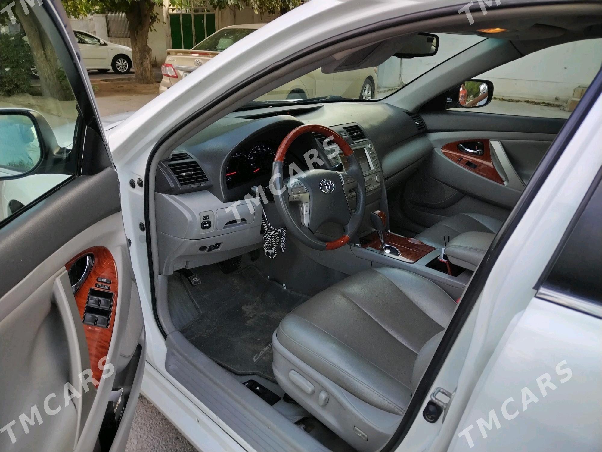 Toyota Camry 2010 - 210 000 TMT - Бедев - img 3