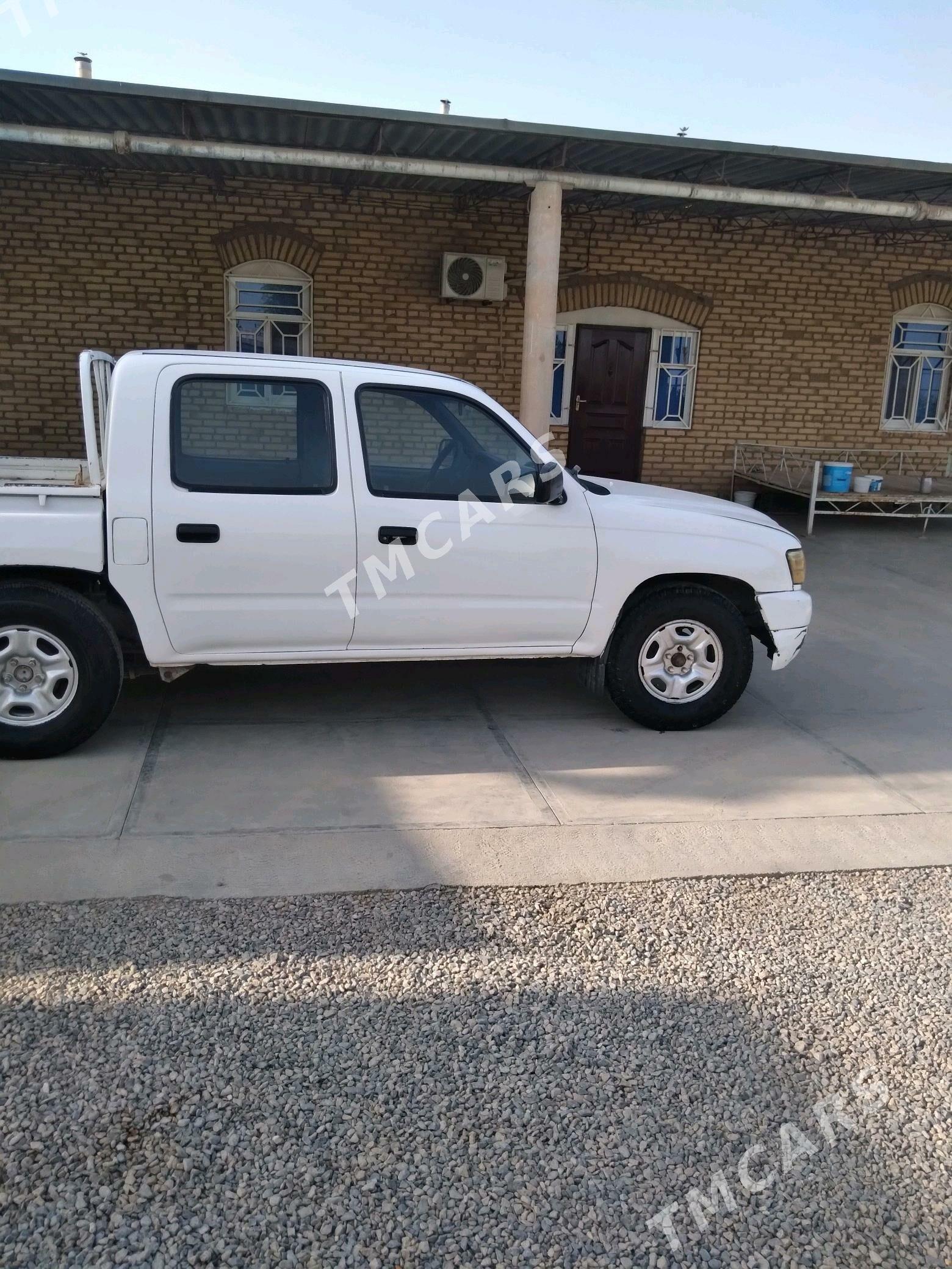 Toyota Hilux 2003 - 66 000 TMT - Векильбазар - img 3