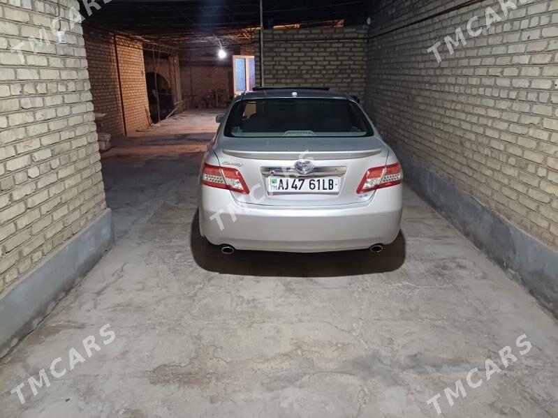 Toyota Camry 2011 - 240 000 TMT - Саят - img 6