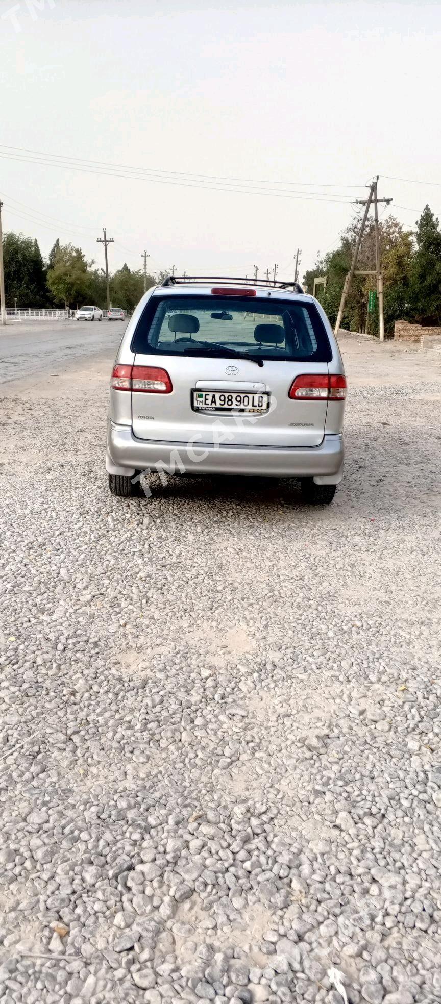 Toyota Sienna 2002 - 160 000 TMT - Халач - img 2