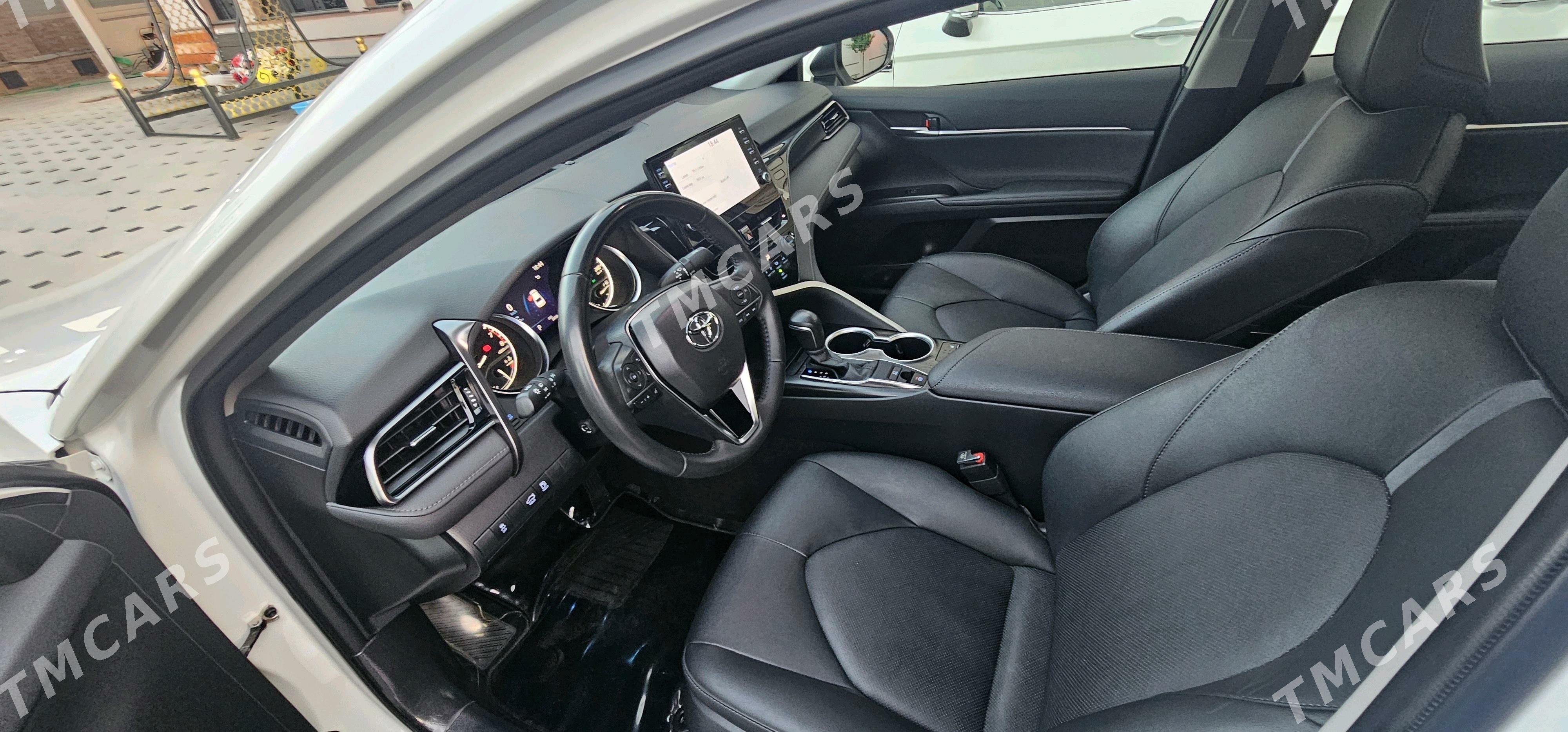 Toyota Camry 2023 - 690 000 TMT - Гарадамак Шор - img 2