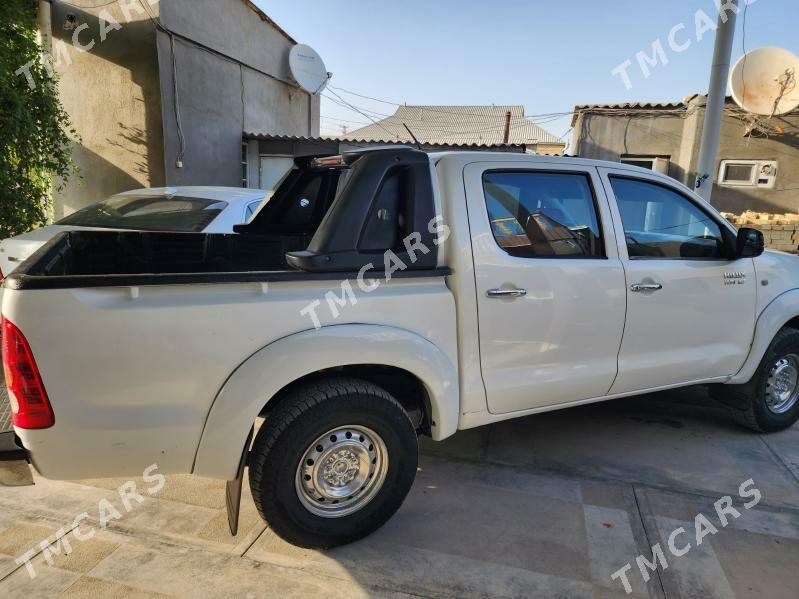 Toyota Hilux 2009 - 240 000 TMT - Мары - img 6