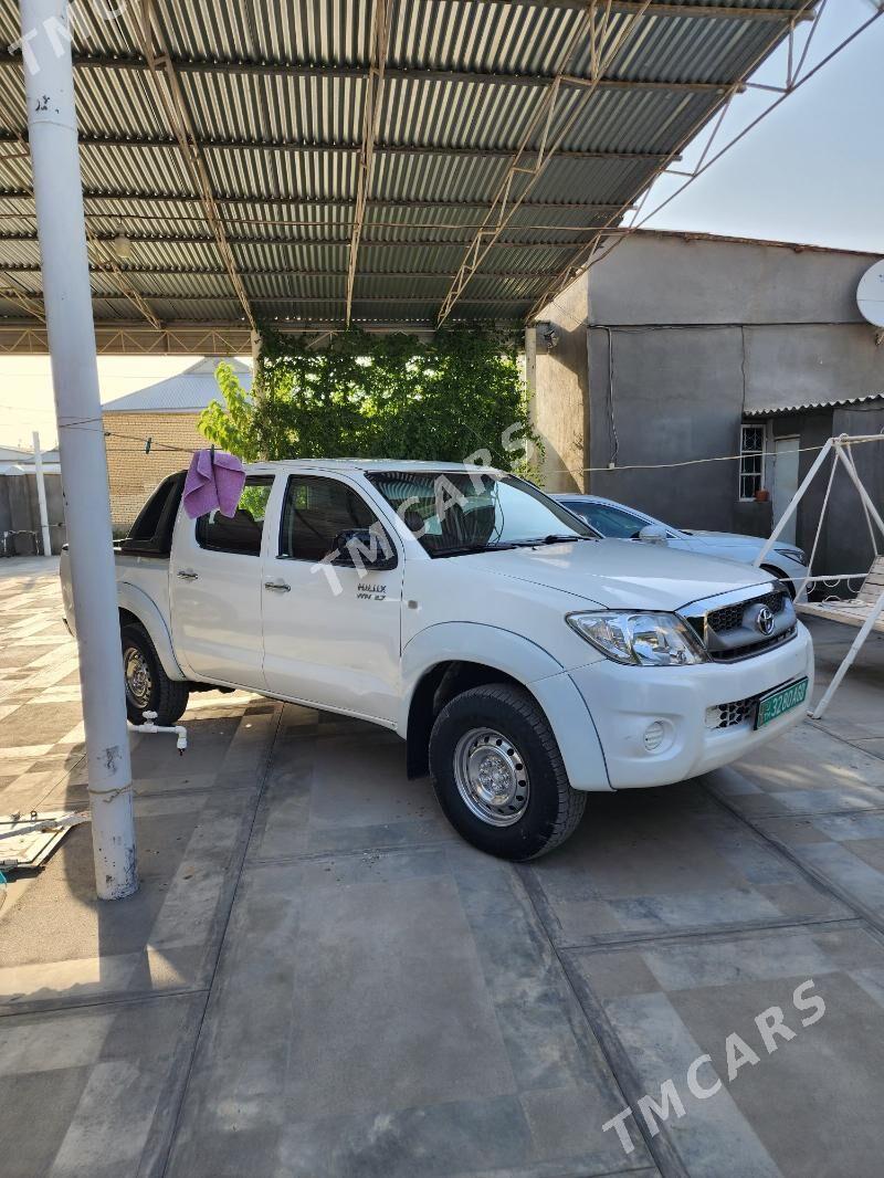 Toyota Hilux 2009 - 240 000 TMT - Мары - img 5