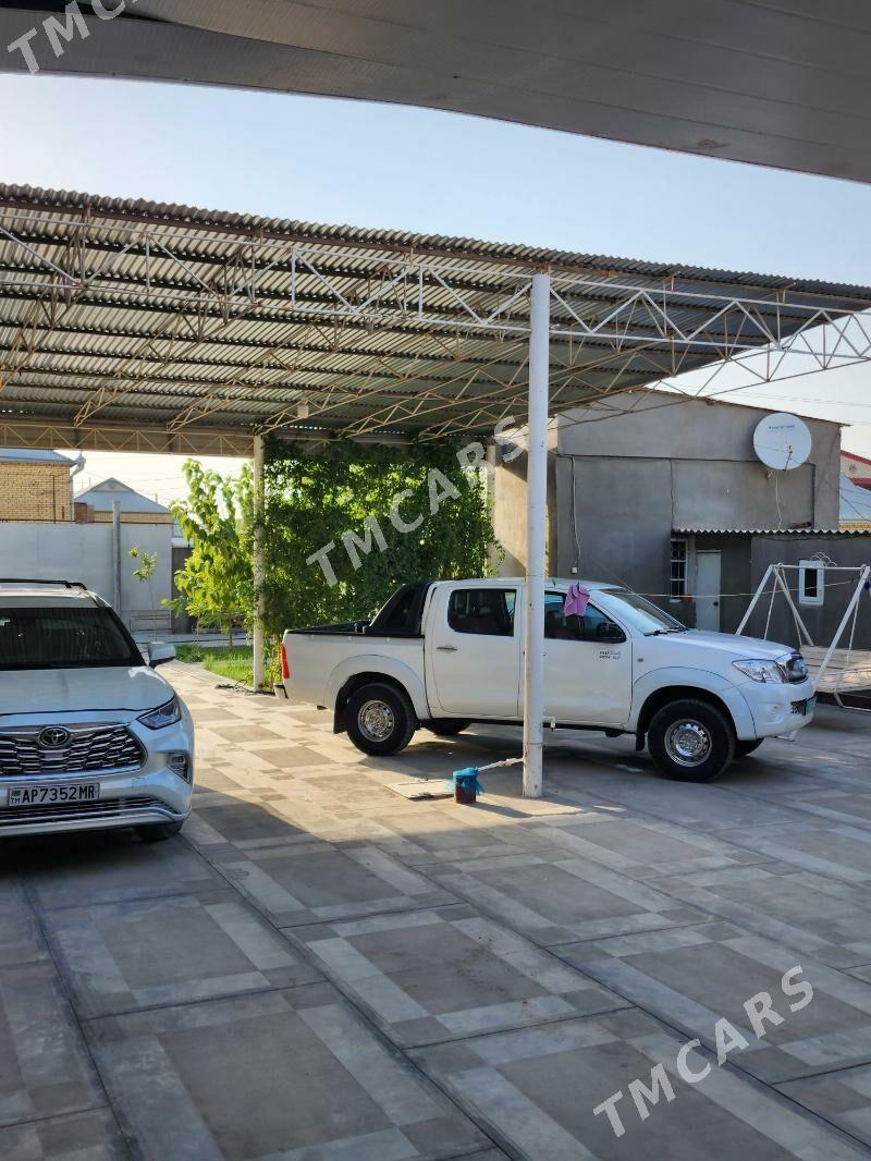 Toyota Hilux 2009 - 240 000 TMT - Мары - img 2