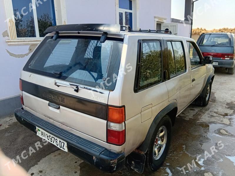 Nissan Pathfinder 1991 - 40 000 TMT - Гурбансолтан Едже - img 5