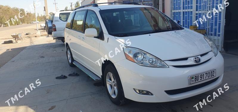 Toyota Sienna 2008 - 240 000 TMT - Гурбансолтан Едже - img 2
