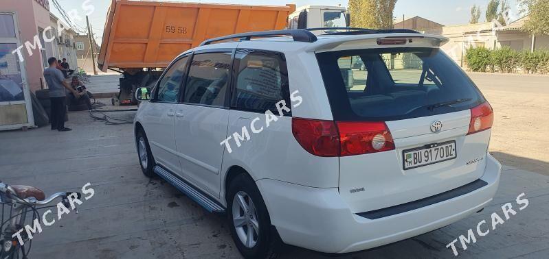 Toyota Sienna 2008 - 240 000 TMT - Гурбансолтан Едже - img 3