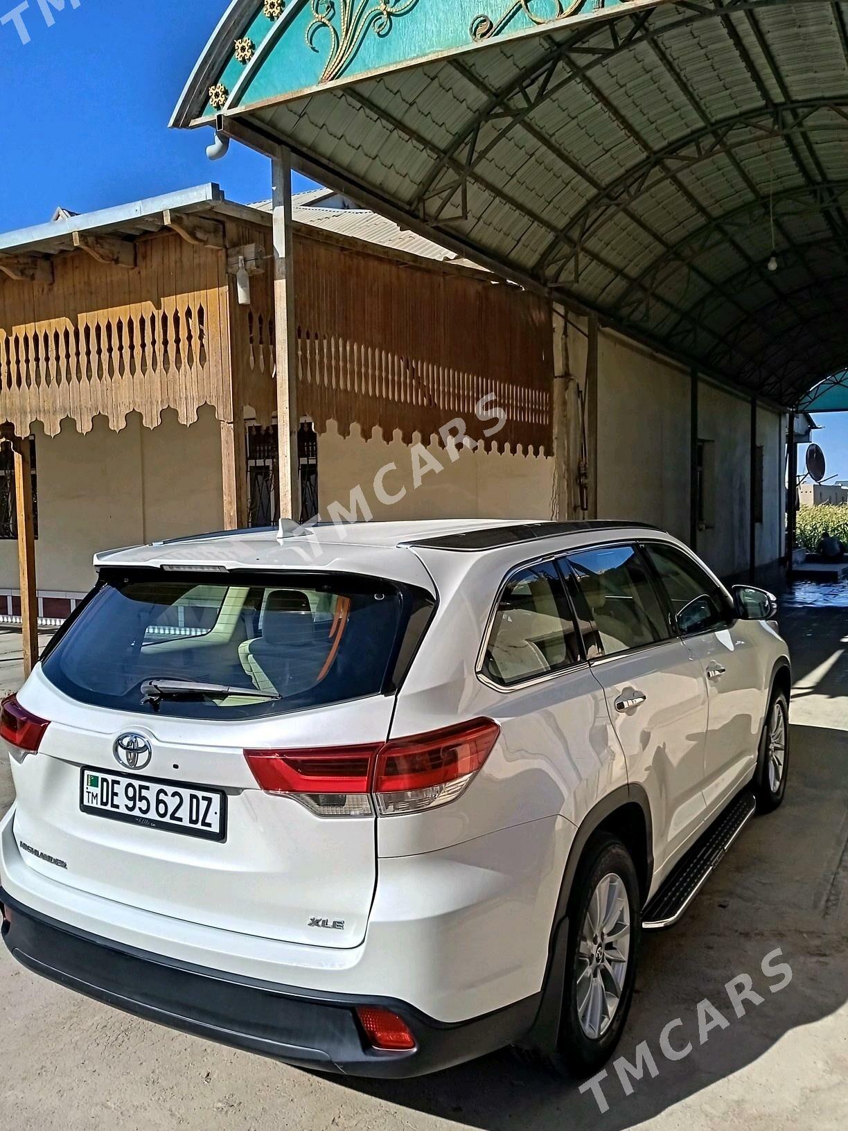Toyota Highlander 2018 - 510 000 TMT - Гурбансолтан Едже - img 8