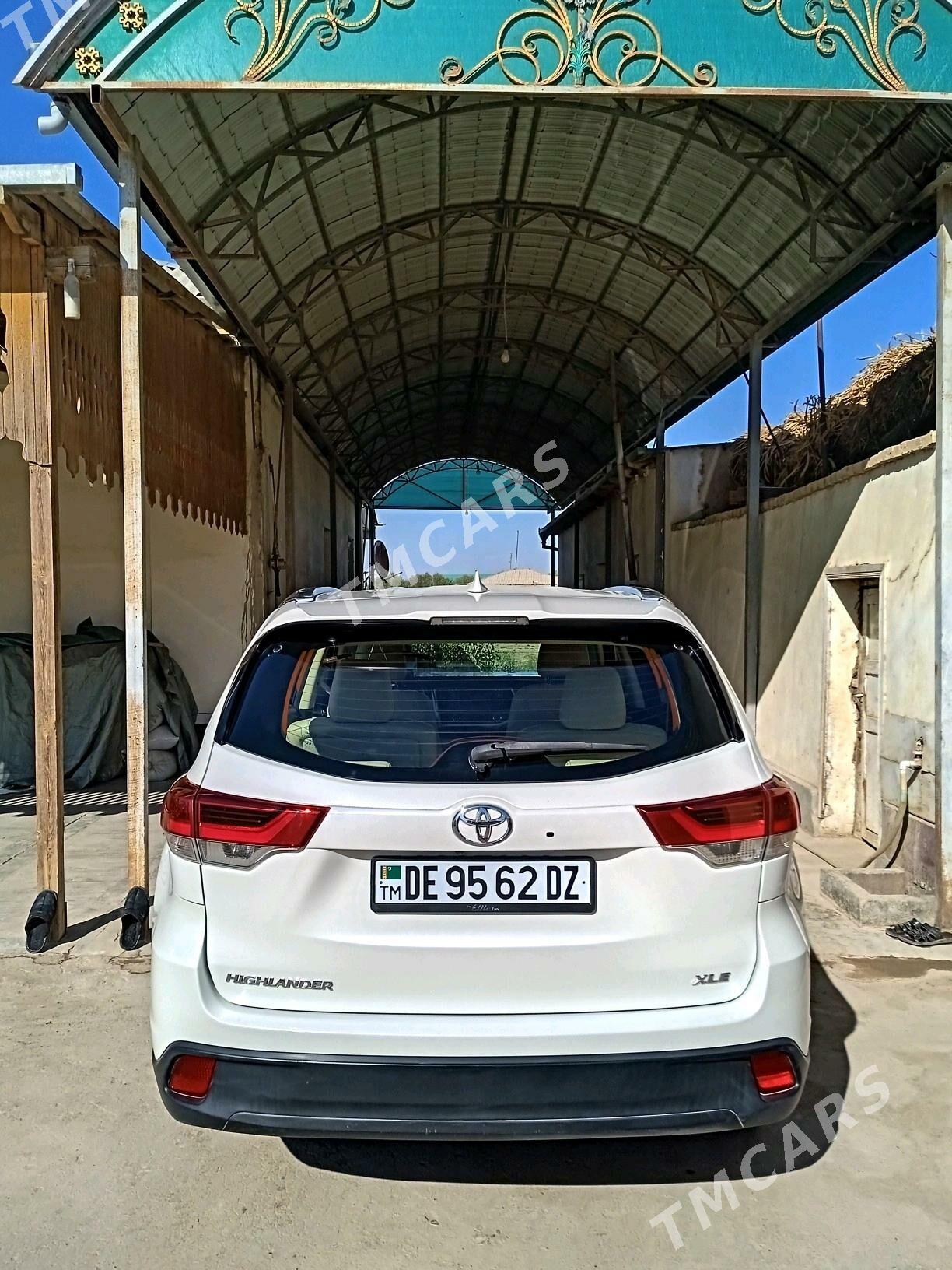 Toyota Highlander 2018 - 510 000 TMT - Гурбансолтан Едже - img 9