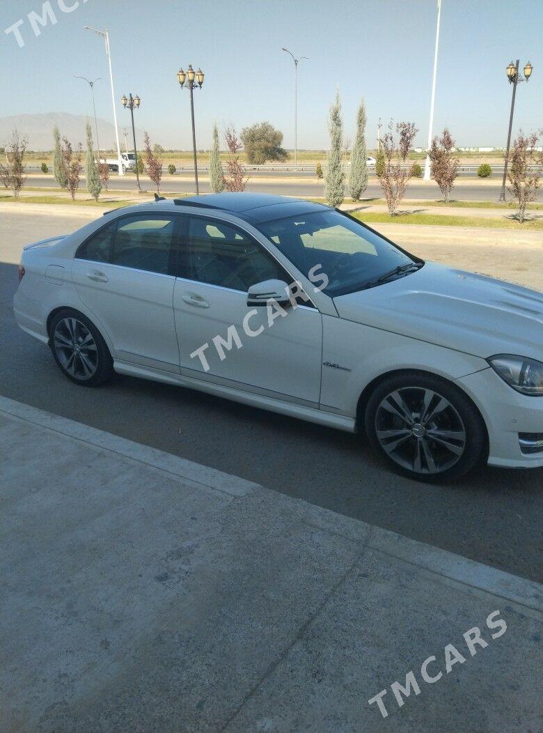 Mercedes-Benz C350 2010 - 220 000 TMT - Бедев - img 3