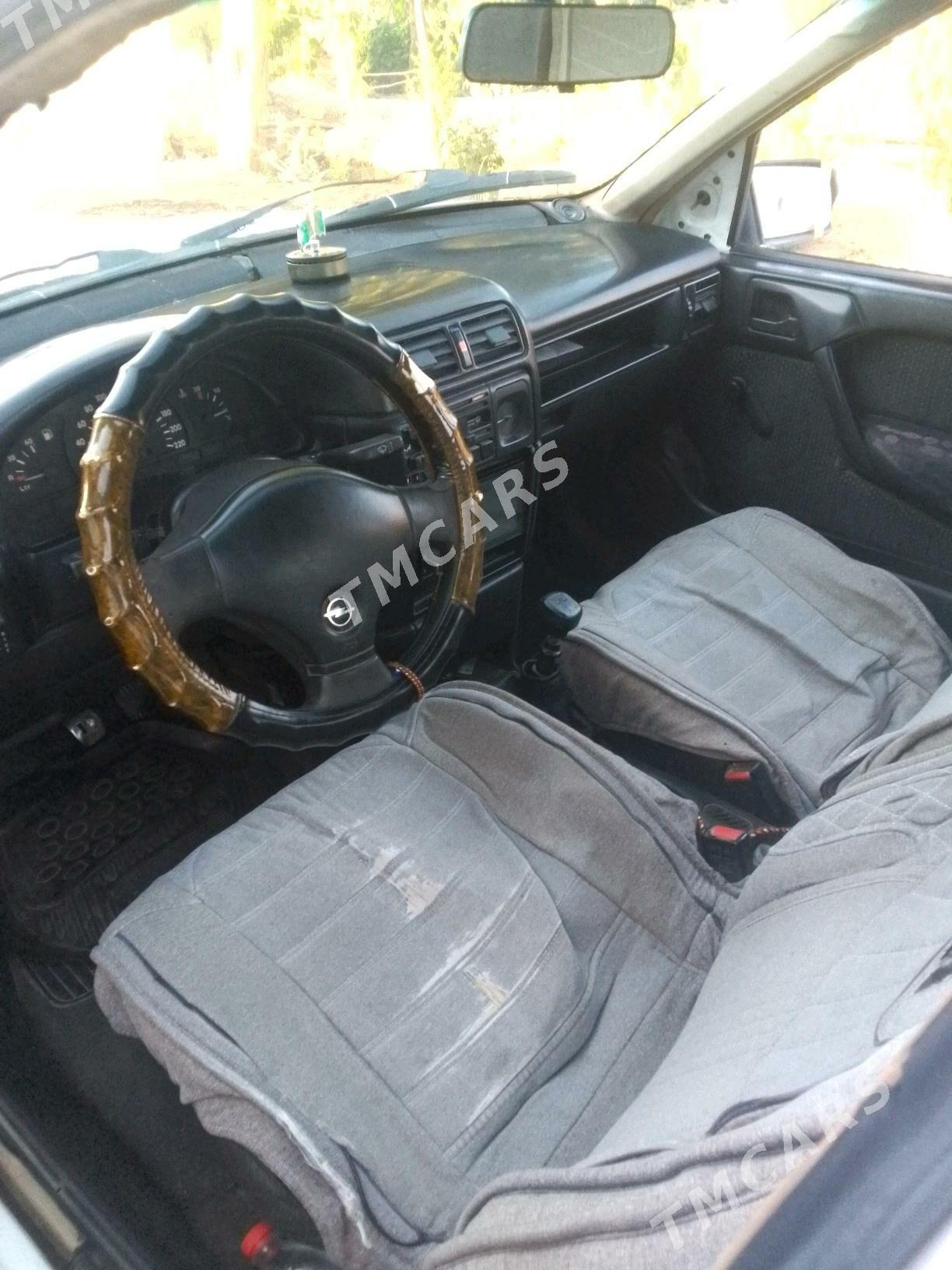 Opel Vectra 1991 - 25 000 TMT - Ёлётен - img 2