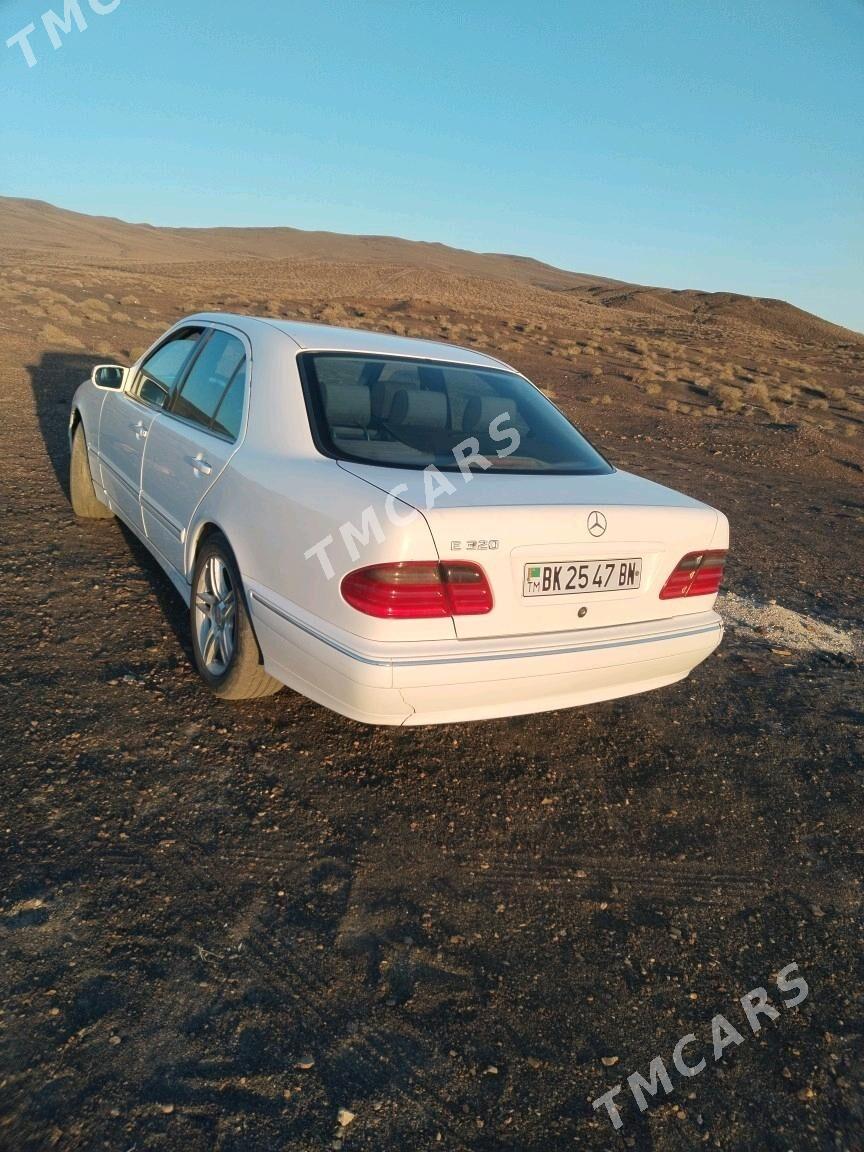 Mercedes-Benz E320 2000 - 92 000 TMT - Gumdag - img 3